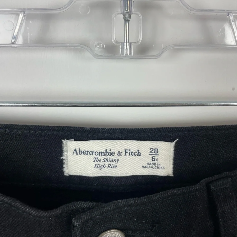 Abercrombie & Fitch The Skinny High Rise Black Size 28 Short - Picture 6 of 9
